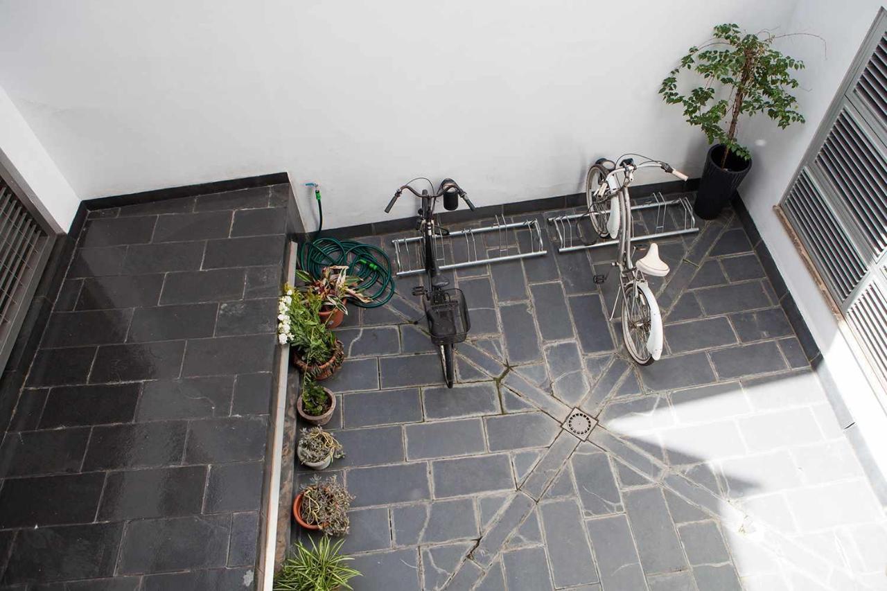 Charming Apartment With Pool And Garage Севилья Экстерьер фото